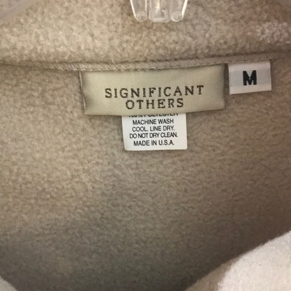 Attractive off white fleece vest. Slimming! - Picture 4 of 8